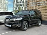 Toyota Land Cruiser Premium 2025 года за 66 400 000 тг. в Астана