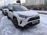Toyota RAV4 2021 года за 17 000 000 тг. в Астана