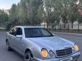 Mercedes-Benz E 200 1997 годаfor2 400 000 тг. в Астана