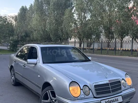 Mercedes-Benz E 200 1997 года за 2 400 000 тг. в Астана