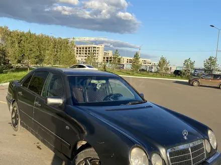 Mercedes-Benz E 320 1995 года за 2 100 000 тг. в Петропавловск – фото 4