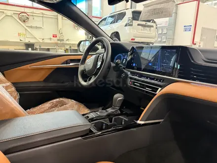 Toyota Camry Luxe 2026 года за 23 190 000 тг. в Астана – фото 11