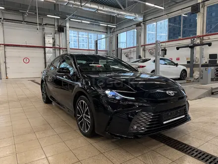 Toyota Camry Luxe 2026 года за 23 190 000 тг. в Астана