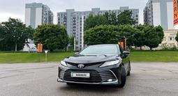 Toyota Camry 2021 года за 16 800 000 тг. в Алматы