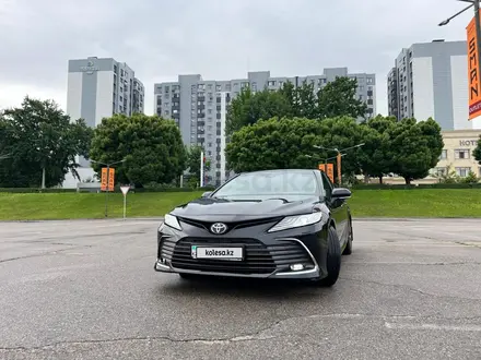 Toyota Camry 2021 года за 16 800 000 тг. в Алматы