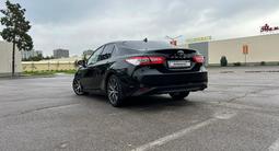 Toyota Camry 2021 года за 16 800 000 тг. в Алматы – фото 2