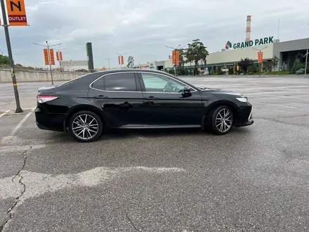 Toyota Camry 2021 года за 16 800 000 тг. в Алматы – фото 17
