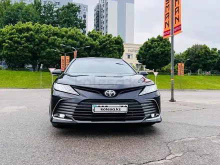 Toyota Camry 2021 года за 16 800 000 тг. в Алматы – фото 19