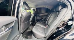 Toyota Camry 2021 года за 16 800 000 тг. в Алматы – фото 4