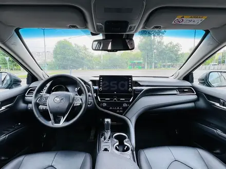 Toyota Camry 2021 года за 16 800 000 тг. в Алматы – фото 5