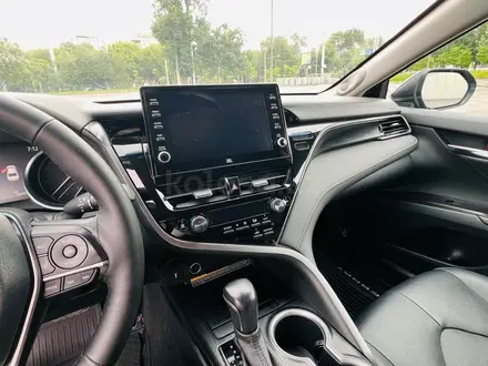 Toyota Camry 2021 года за 16 800 000 тг. в Алматы – фото 7