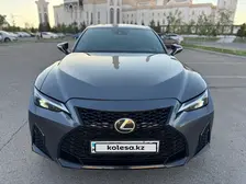 Lexus is-350, 2021