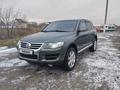 Volkswagen Touareg 2008 года за 6 500 000 тг. в Караганда – фото 2