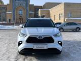 Toyota Highlander 2023 года за 28 000 000 тг. в Астана – фото 2