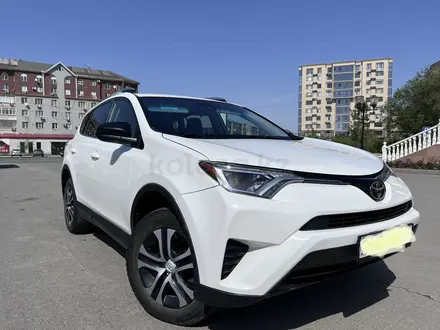 Toyota RAV4 2017 года за 10 500 000 тг. в Атырау – фото 2