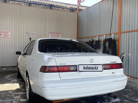 Toyota Camry 1998 года за 3 300 000 тг. в Семей – фото 5