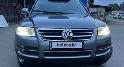 Volkswagen Touareg 2005 года за 3 900 000 тг. в Алматы