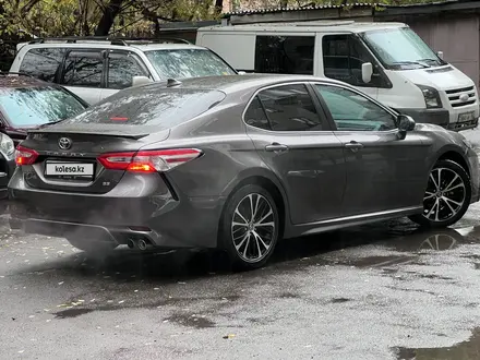 Toyota Camry 2019 года за 11 770 000 тг. в Алматы – фото 22