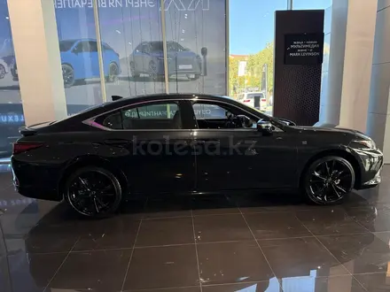 Lexus ES 250 Premium 2025 года за 29 500 000 тг. в Актобе – фото 2