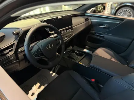 Lexus ES 250 Premium 2025 года за 29 500 000 тг. в Актобе – фото 9
