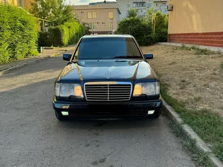 Mercedes-Benz E 500 1994 года за 2 800 000 тг. в Алматы