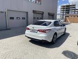 Toyota Camry 2018 года за 14 900 000 тг. в Атырау – фото 3