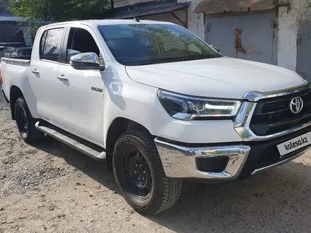 Toyota Hilux 2022 года за 18 000 000 тг. в Атырау – фото 2