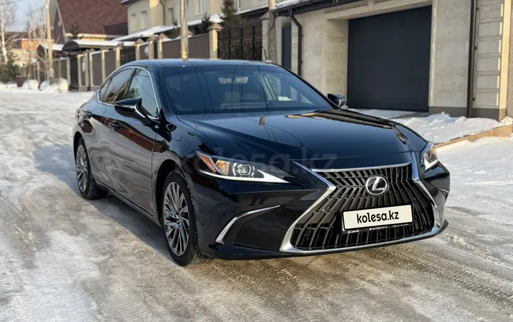 Lexus ES 250 2022 годаfor23 500 000 тг. в Астана