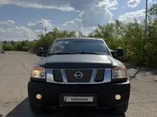 Nissan Titan, 2011