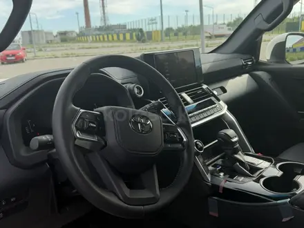 Toyota Land Cruiser 2025 года за 49 950 000 тг. в Костанай – фото 9