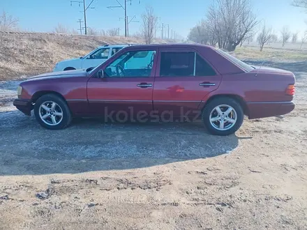 Mercedes-Benz E 230 1992 года за 400 000 тг. в Тараз