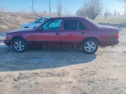 Mercedes-Benz E 230 1992 года за 400 000 тг. в Тараз – фото 4