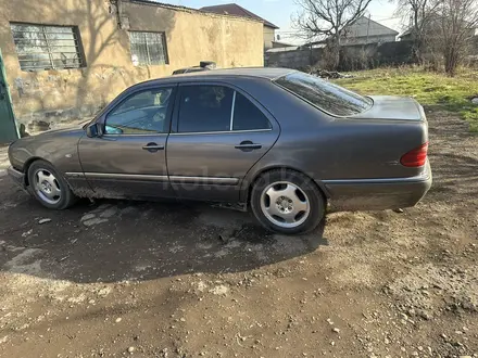 Mercedes-Benz E 320 1997 года за 2 500 000 тг. в Сарыагаш – фото 2