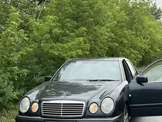 Mercedes-Benz E 230