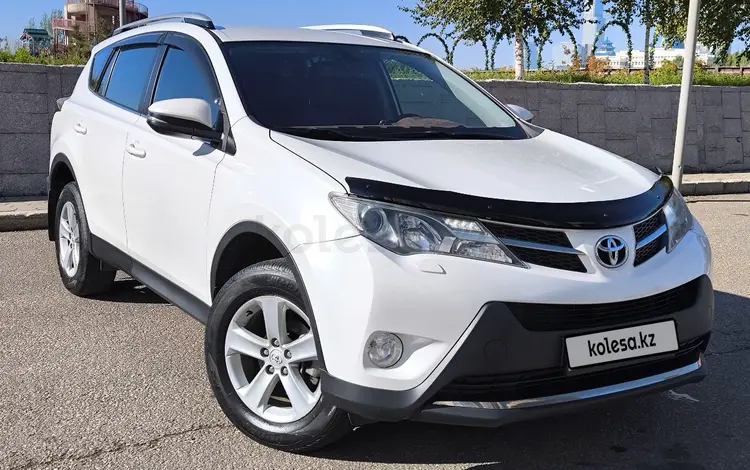 Toyota RAV4 2014 годаfor9 350 000 тг. в Астана