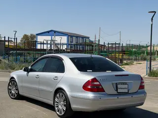 Mercedes-Benz E 240