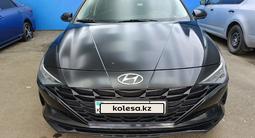 Hyundai Elantra 2021 года за 6 722 100 тг. в Актобе – фото 2