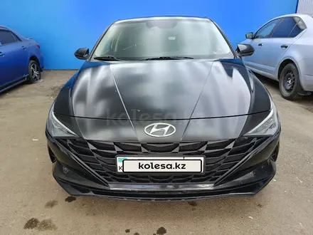 Hyundai Elantra 2021 года за 6 535 375 тг. в Актобе – фото 2