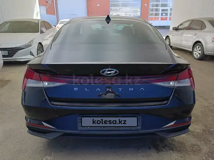 Hyundai Elantra 2021 года за 6 535 375 тг. в Актобе – фото 5