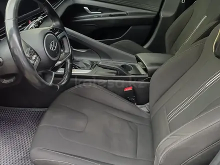 Hyundai Elantra 2021 года за 6 535 375 тг. в Актобе – фото 8