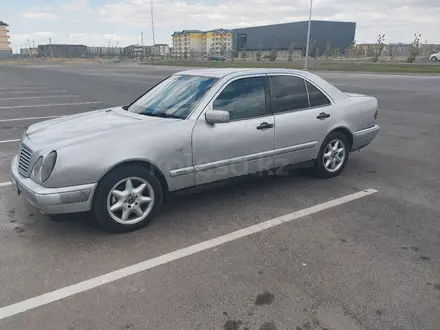 Mercedes-Benz E 230 1996 года за 1 800 000 тг. в Тараз – фото 4