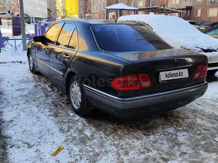 Mercedes-Benz E 200 1997 года за 2 400 000 тг. в Павлодар – фото 4