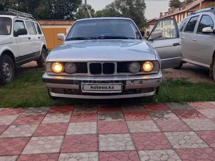 BMW 520 1992 года за 1 100 000 тг. в Аксай – фото 3