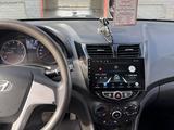 Hyundai Accent 2013 года за 3 200 000 тг. в Сатпаев – фото 2
