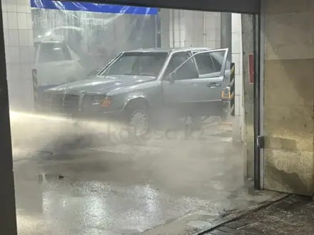 Mercedes-Benz E 260 1991 года за 800 000 тг. в Астана