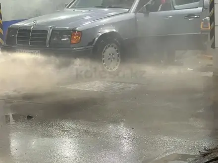Mercedes-Benz E 260 1991 года за 800 000 тг. в Астана – фото 2