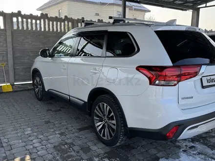 Mitsubishi Outlander 2019 года за 11 500 000 тг. в Алматы – фото 33