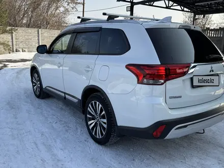 Mitsubishi Outlander 2019 года за 11 500 000 тг. в Алматы – фото 6