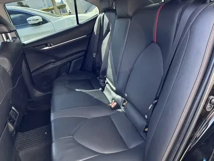 Toyota Camry 2021 года за 15 800 000 тг. в Алматы – фото 10