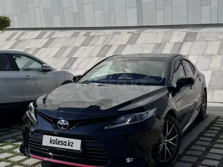 Toyota Camry 2021 года за 15 800 000 тг. в Алматы